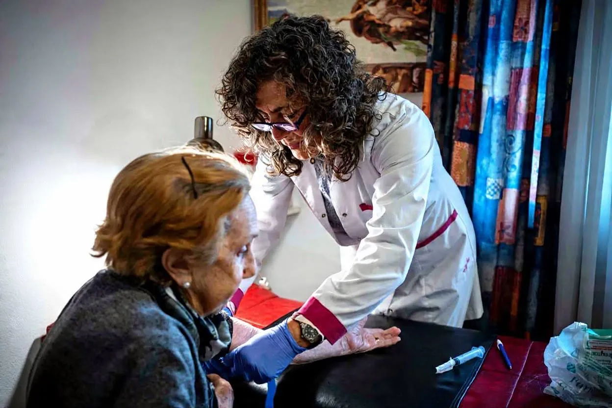 Extracción de sangre a una paciente